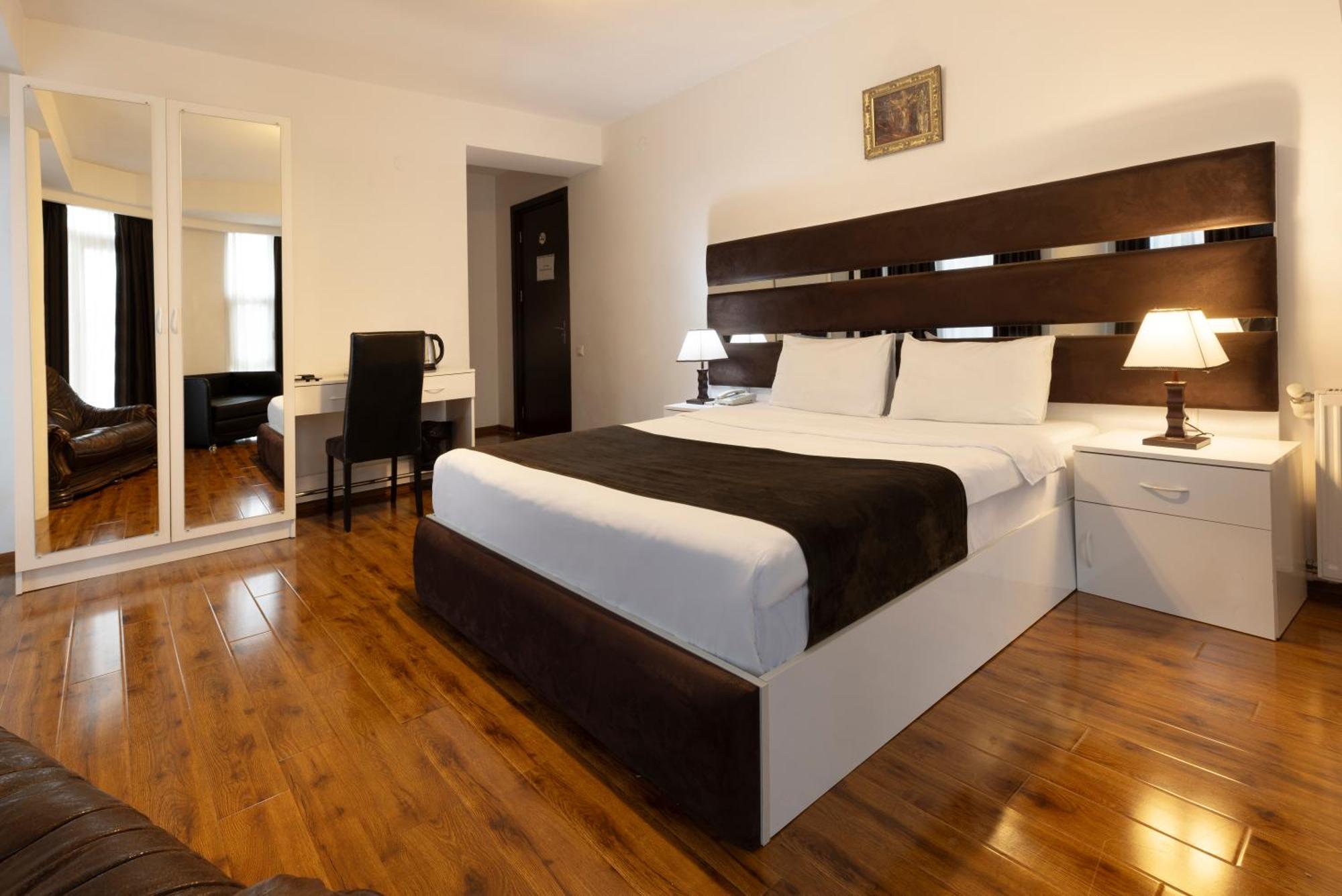 Hotel Grand Palace Tiflis Habitación foto