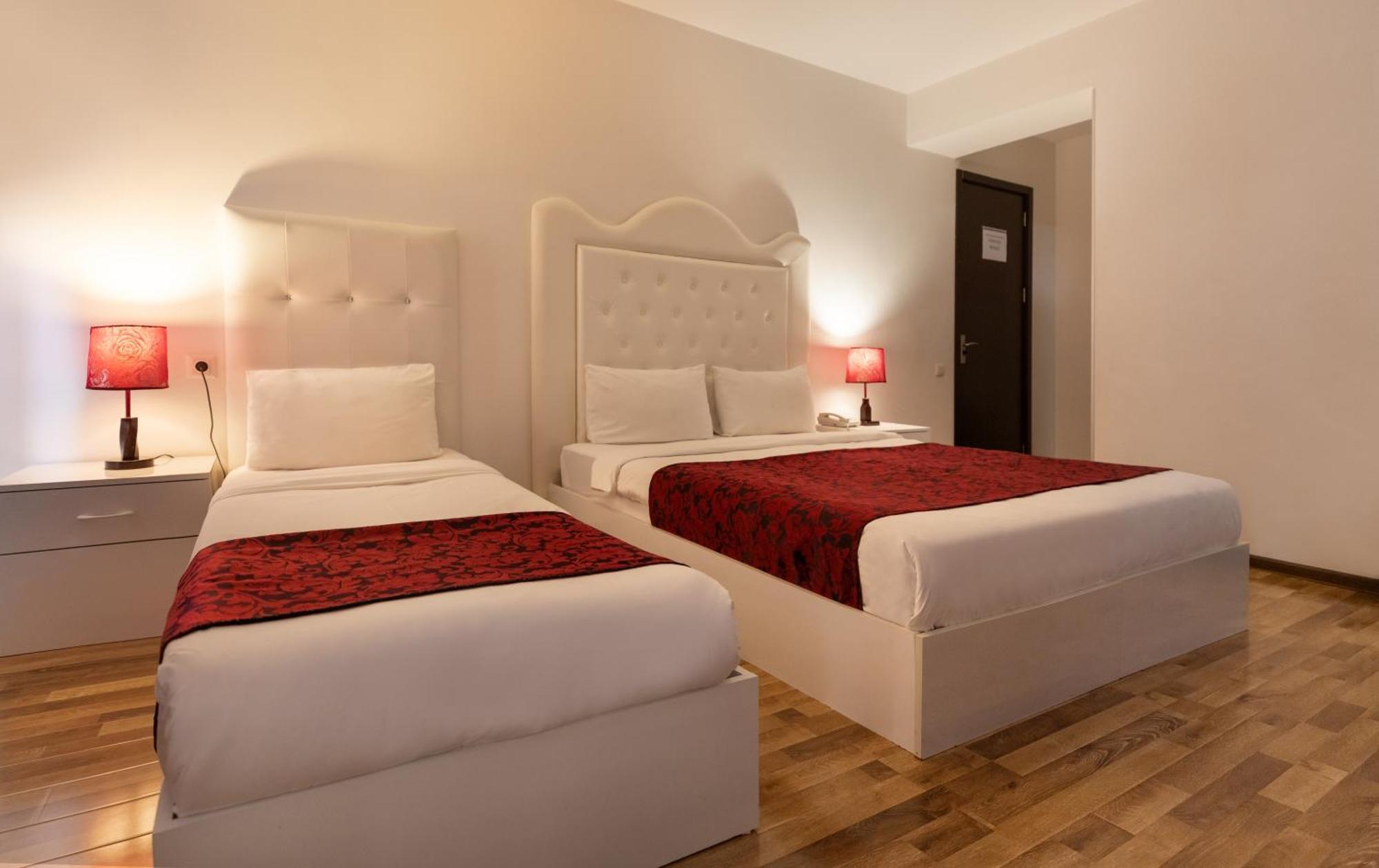 Hotel Grand Palace Tiflis Habitación foto