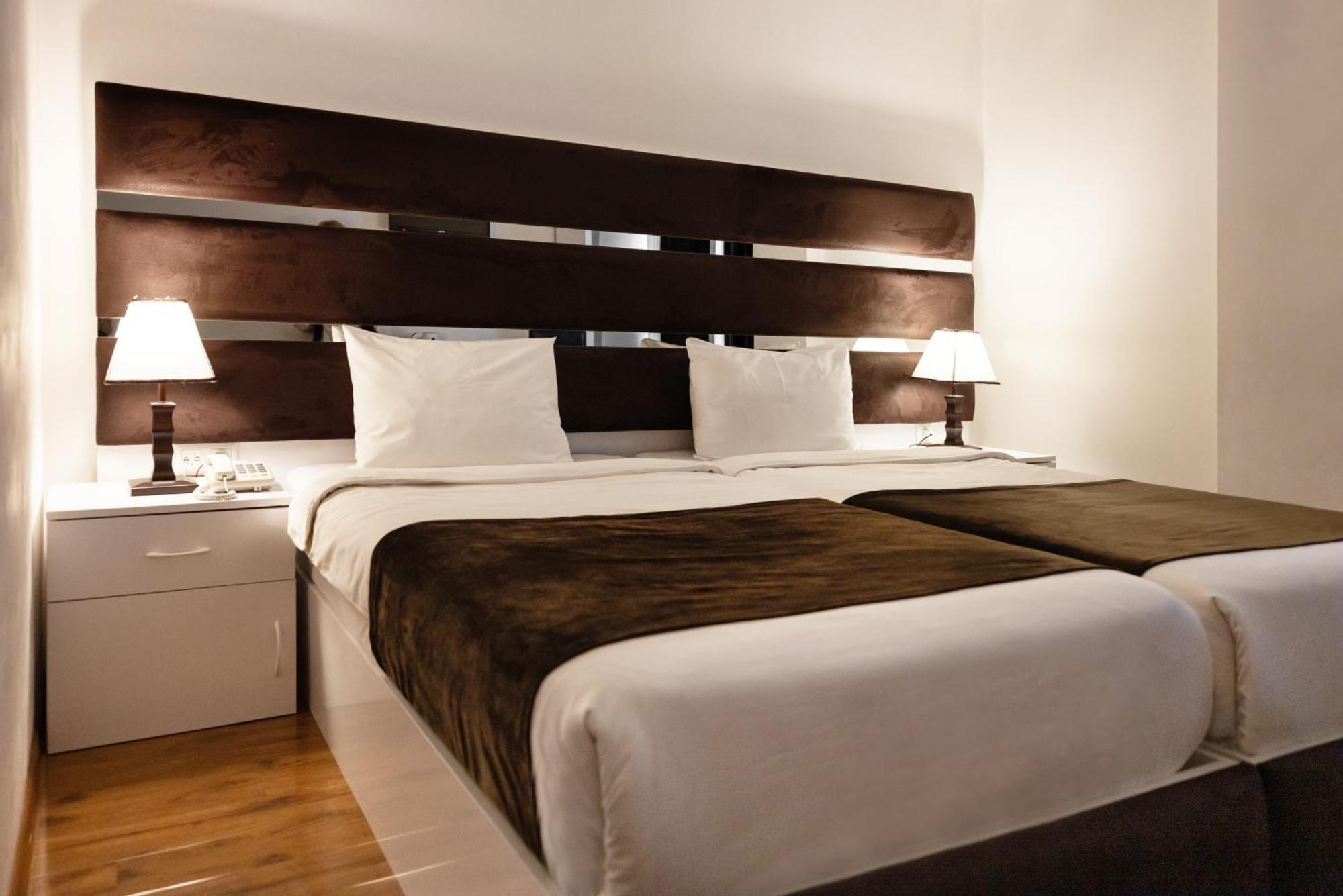 Hotel Grand Palace Tiflis Habitación foto
