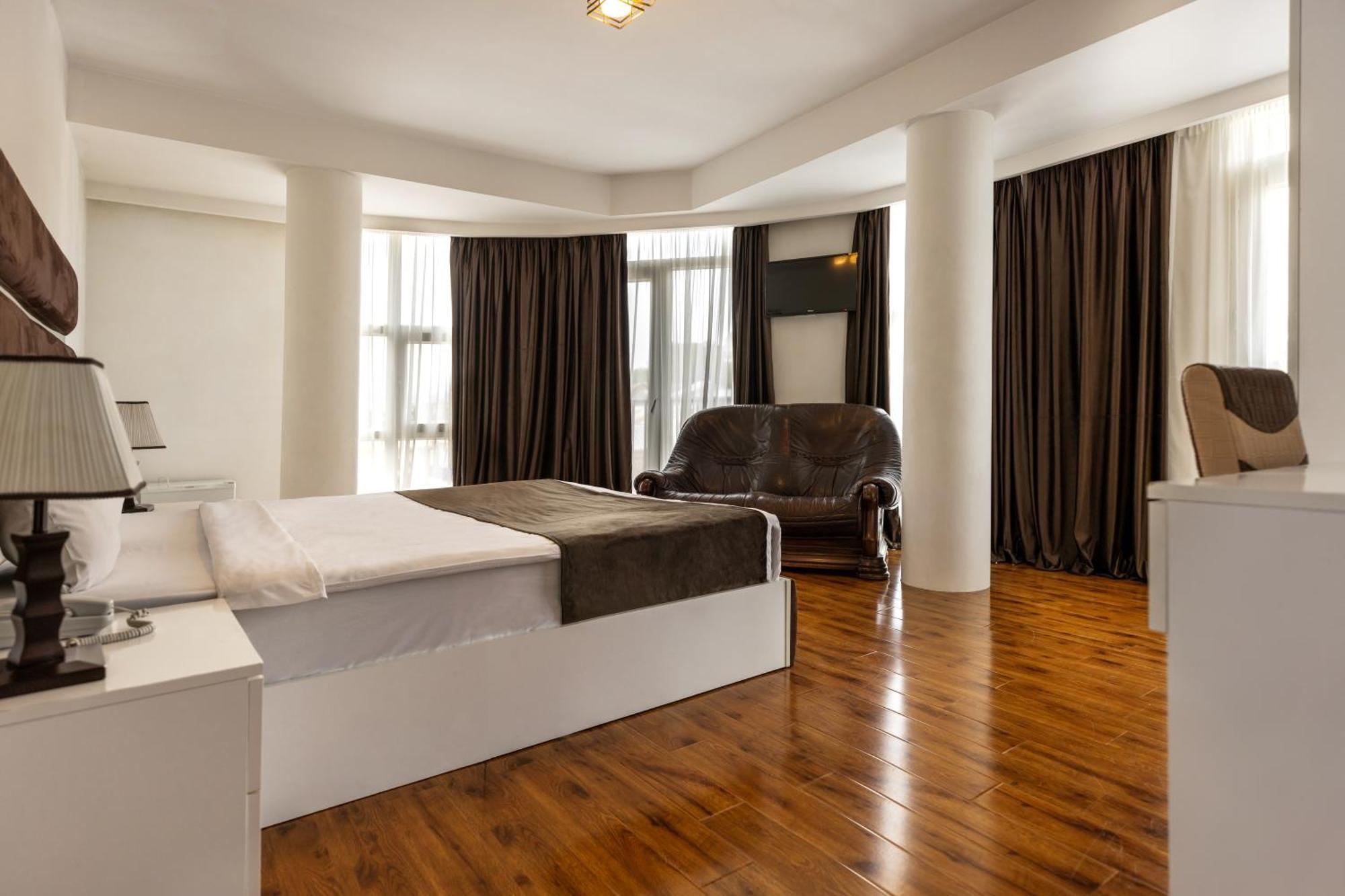 Hotel Grand Palace Tiflis Habitación foto