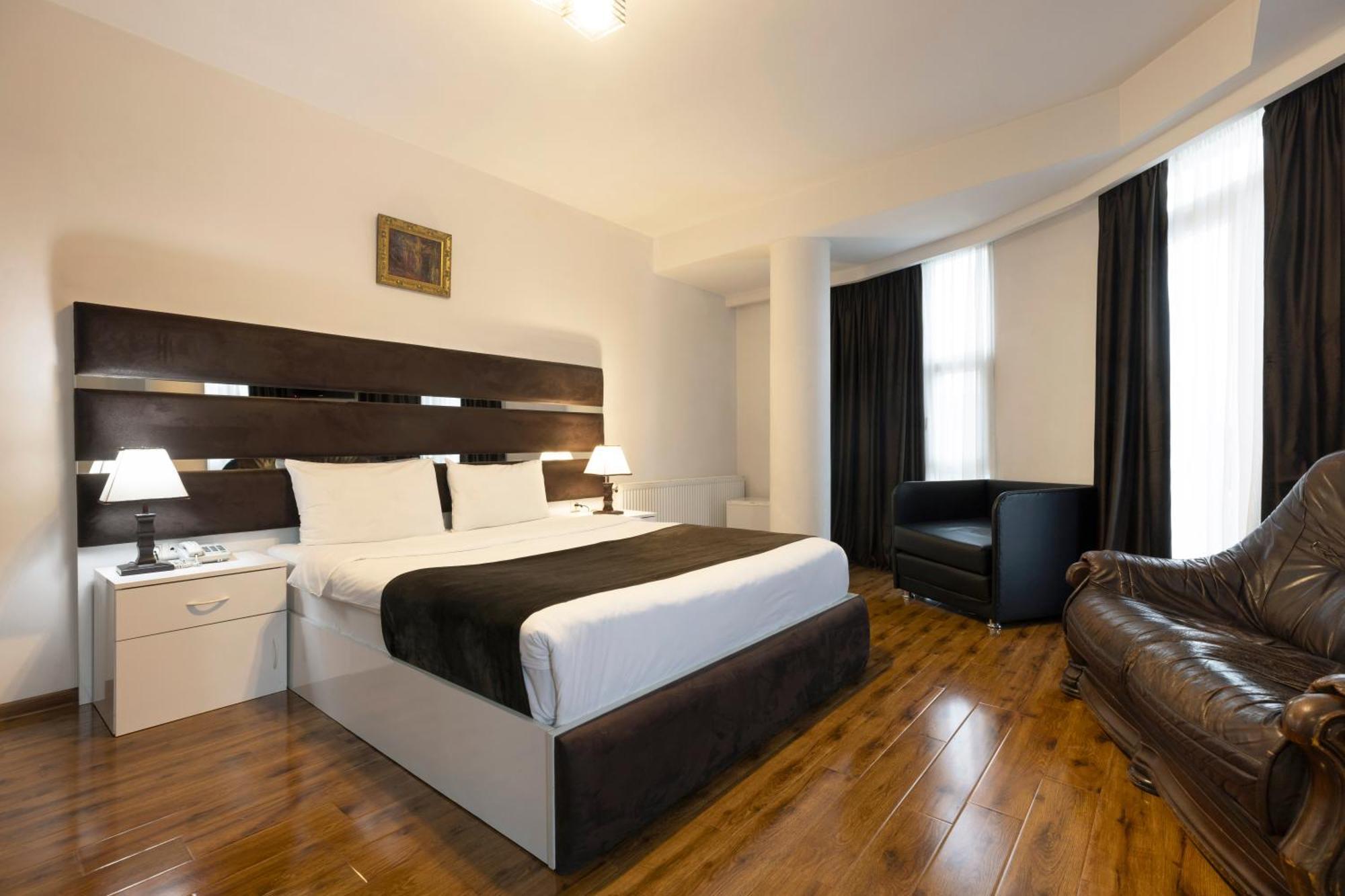 Hotel Grand Palace Tiflis Habitación foto