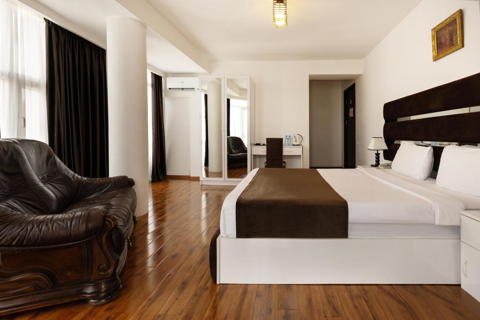 Hotel Grand Palace Tiflis Habitación foto