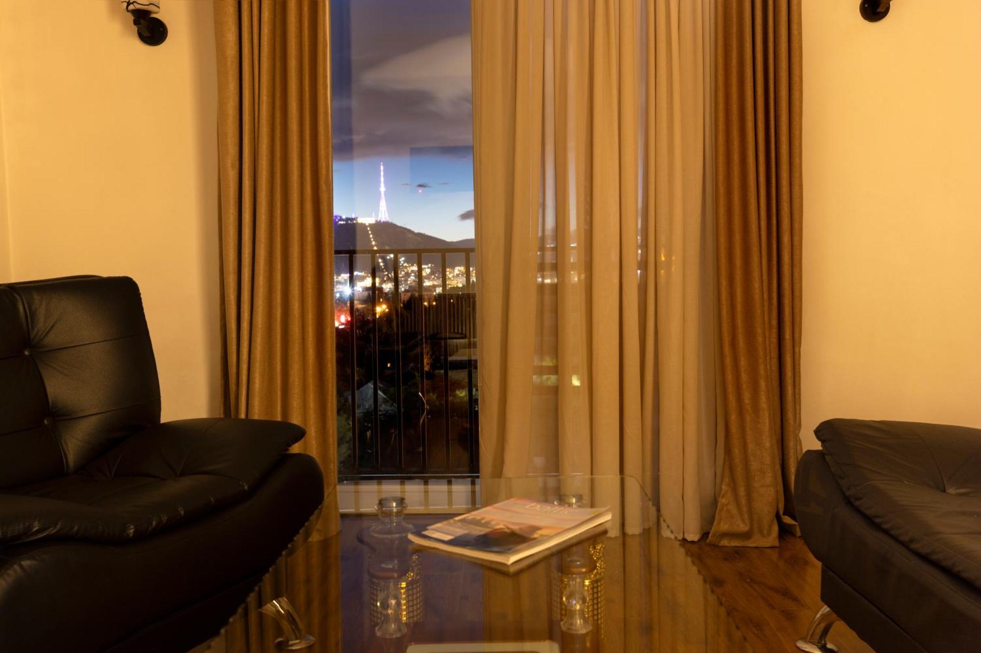 Hotel Grand Palace Tiflis Habitación foto